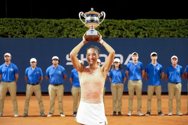 开云电竞登录入口-郑钦文首次卫冕正当时 赛季转折点就这么来了？